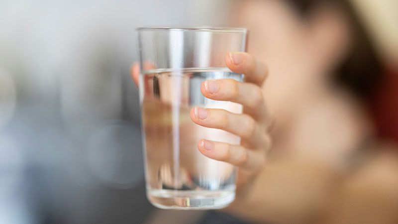 botella agua sana beber sin toxicos