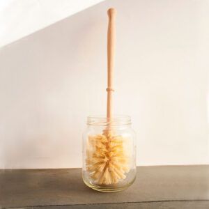 escobilla para baño de madera sostenible